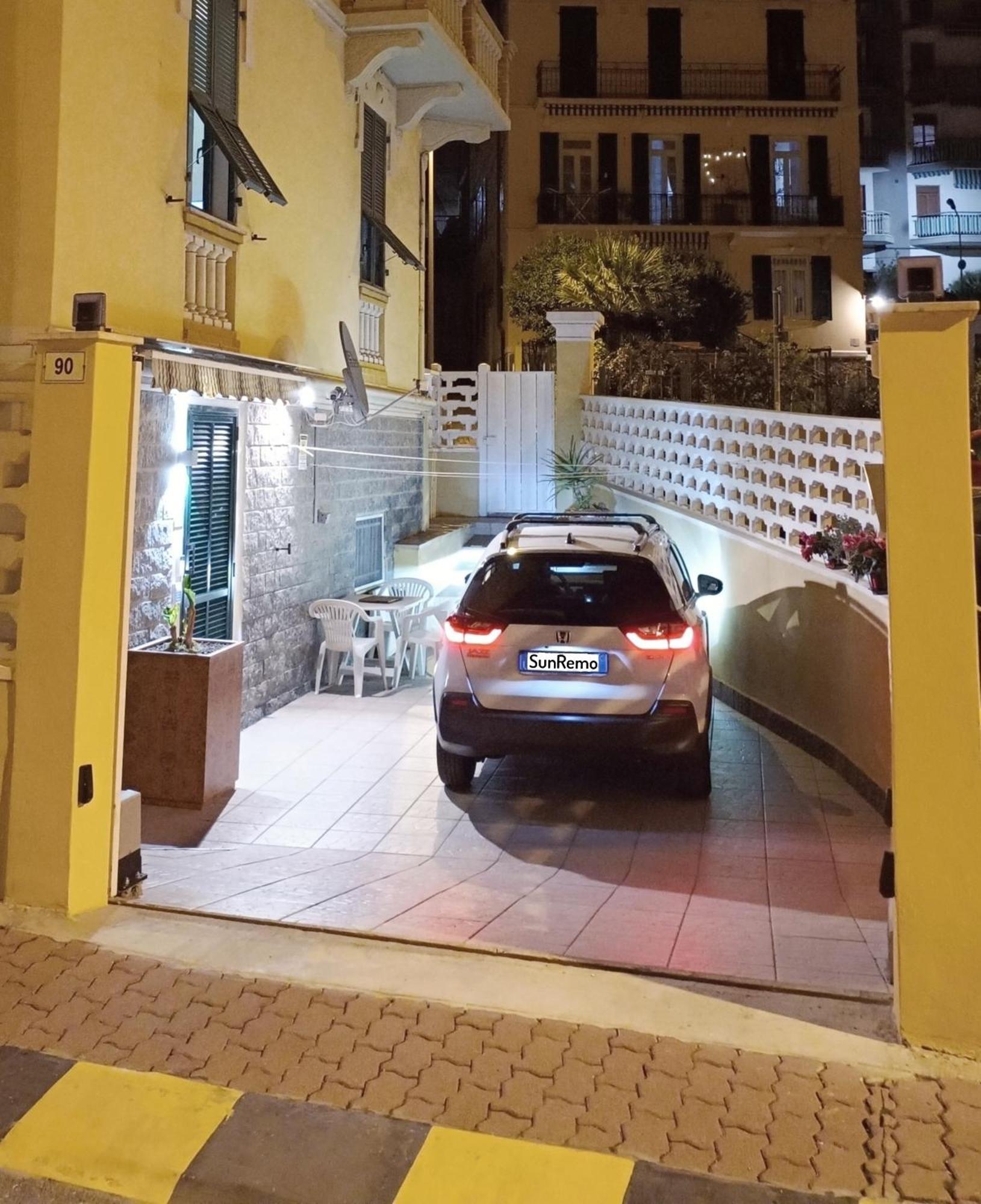Casa Stefi Sunremo - Parcheggio Privato, 500 Mt Dalla Spiaggia Sanremo Ngoại thất bức ảnh